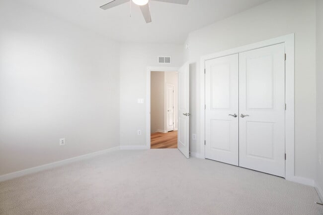 Building Photo - 1017 Venifena Terrace SE