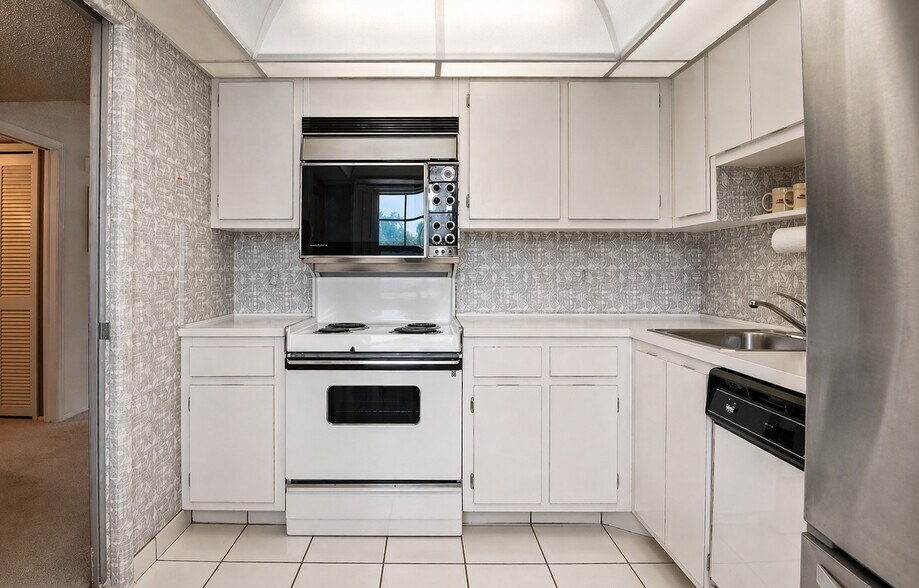 Building Photo - 3900 Oaks Clubhouse Dr