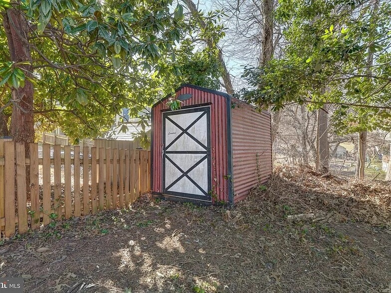 Building Photo - 302 Harris Rd