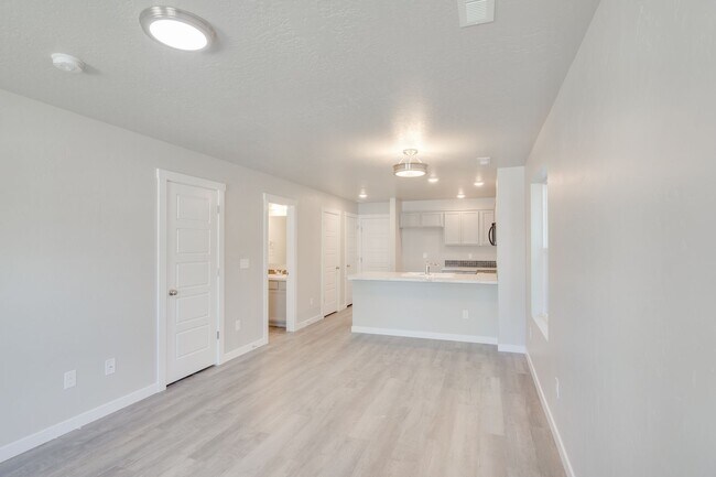 Building Photo - 1676 S Sunseeker Ln