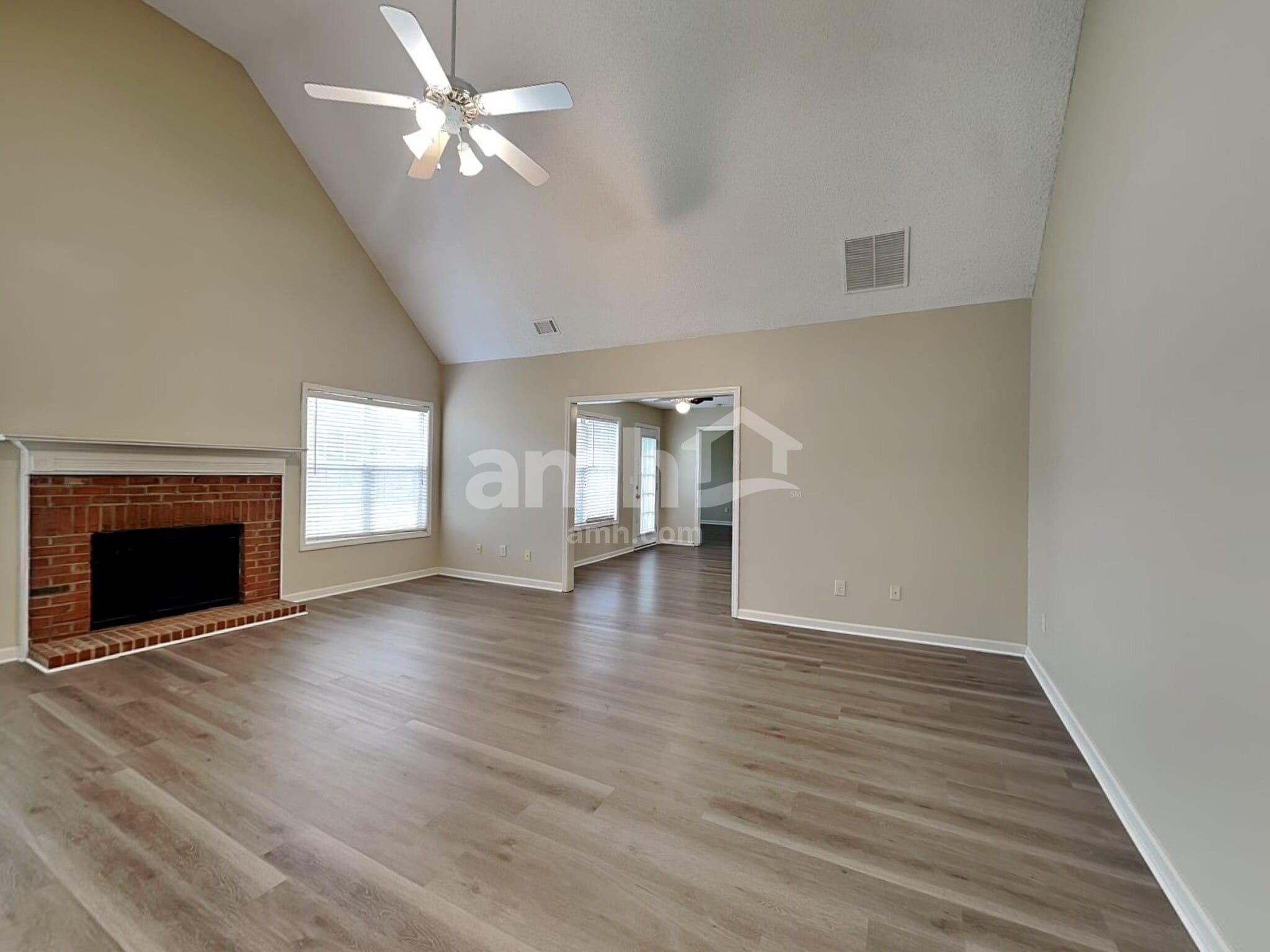 Building Photo - 811 Karie Dr