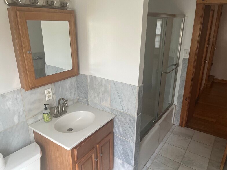 Building Photo - 90 Wallace St