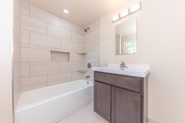 Building Photo - 1520 Traver Rd