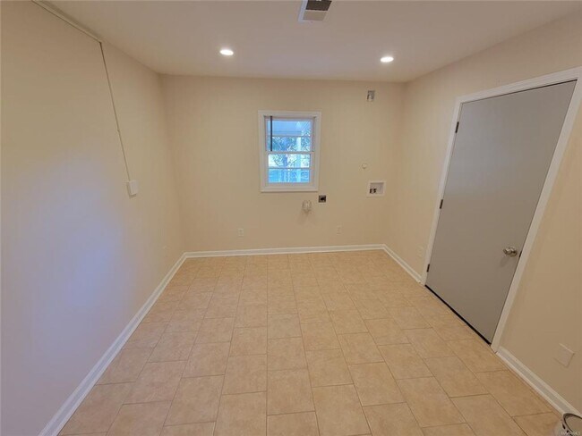 Building Photo - NEW Floors, Roof, Lights, Appliances, ect....