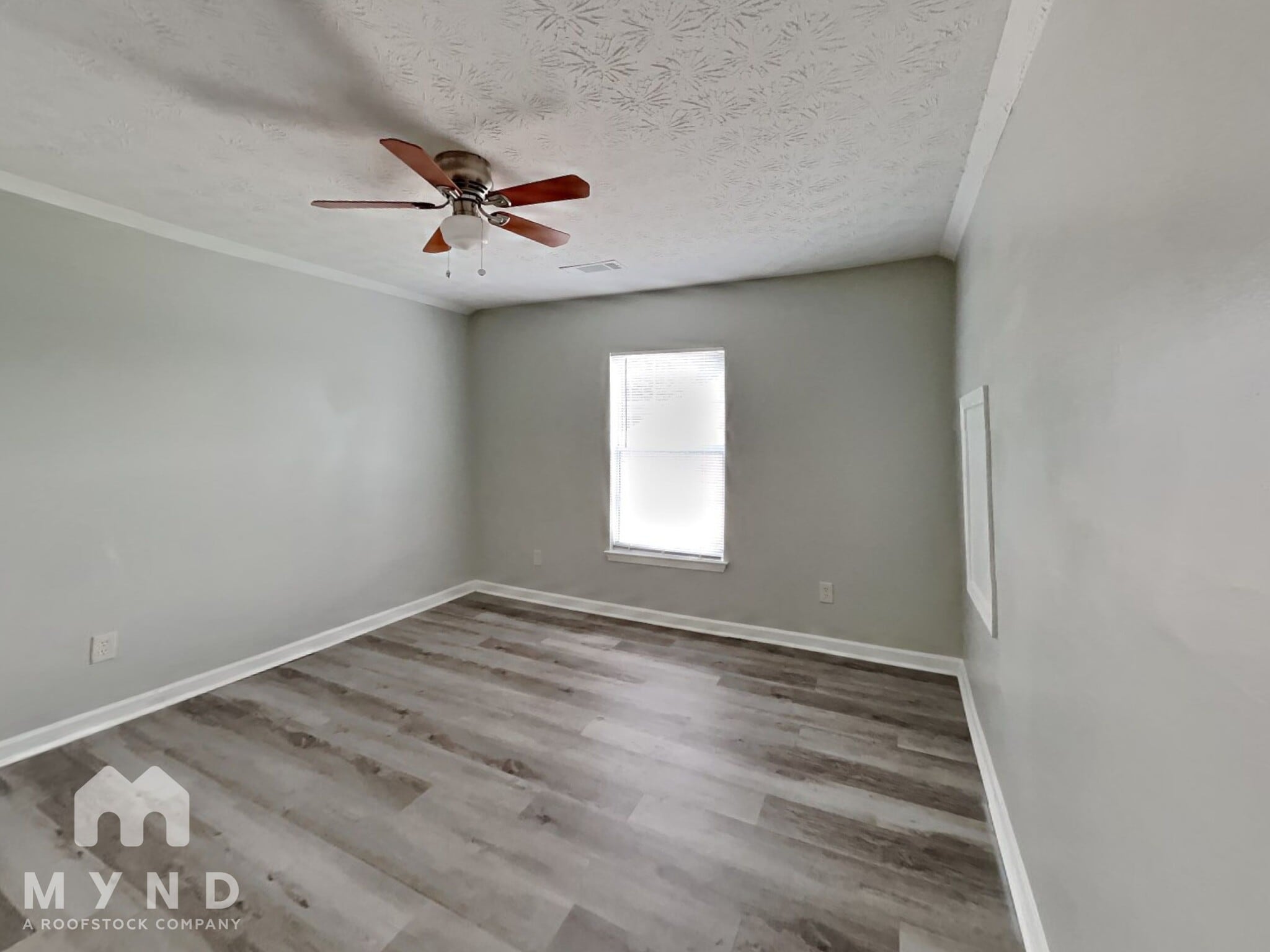 Building Photo - 605 Kings Pl