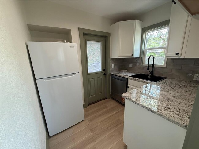 Building Photo - 535 14th Ave S