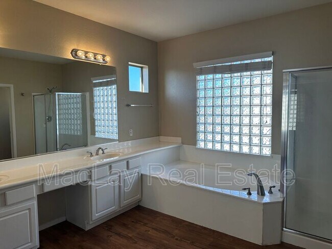 Building Photo - 2441 E Binner Dr