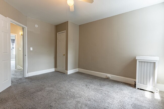 Building Photo - Charming 3-Bedroom with High Ceilings & Modern Updates