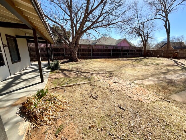 Building Photo - 2004 30th St