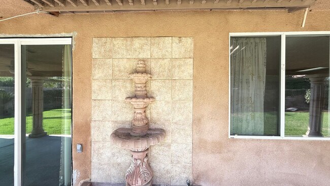 Building Photo - 3 Bedroom, 2 Bathroom Home with Pool locat...