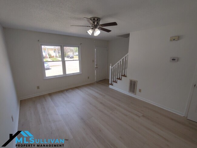 Building Photo - 2211 Peppertree St