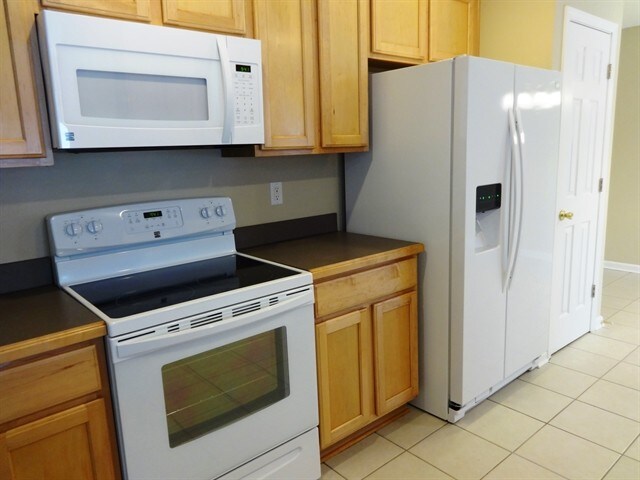 Building Photo - 210 Flat Rock Ter