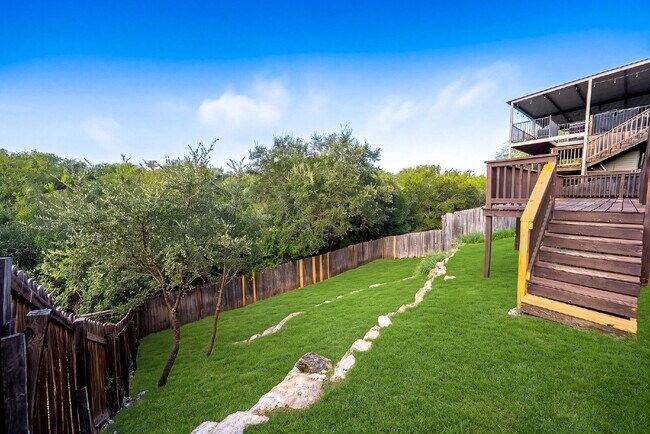 Building Photo - VIEWS VIEWS VIEWS! Ask about our rent incentives and Book your self guided tour today!