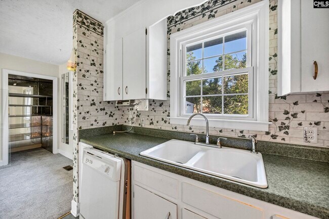 Building Photo - 1709 Woodfield Dr