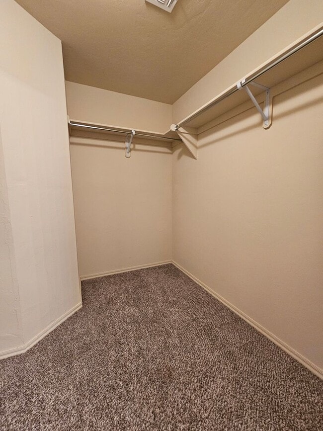 Building Photo - (3) Bed/(2) Bath with Storm Shelter Avail NOW!