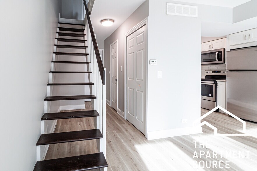 Building Photo - 744 W Gordon Ter