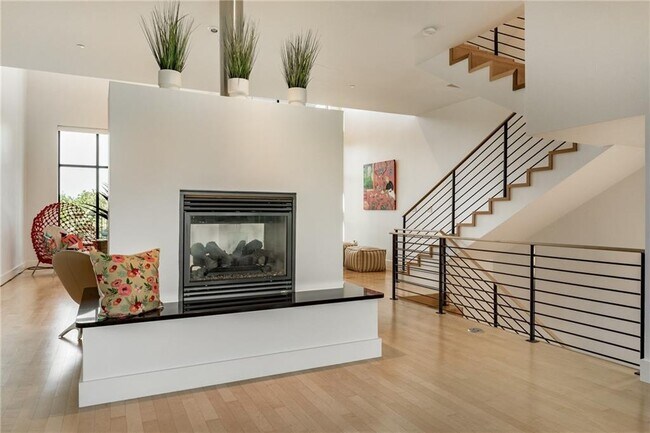 Building Photo - 345 NE 4th St