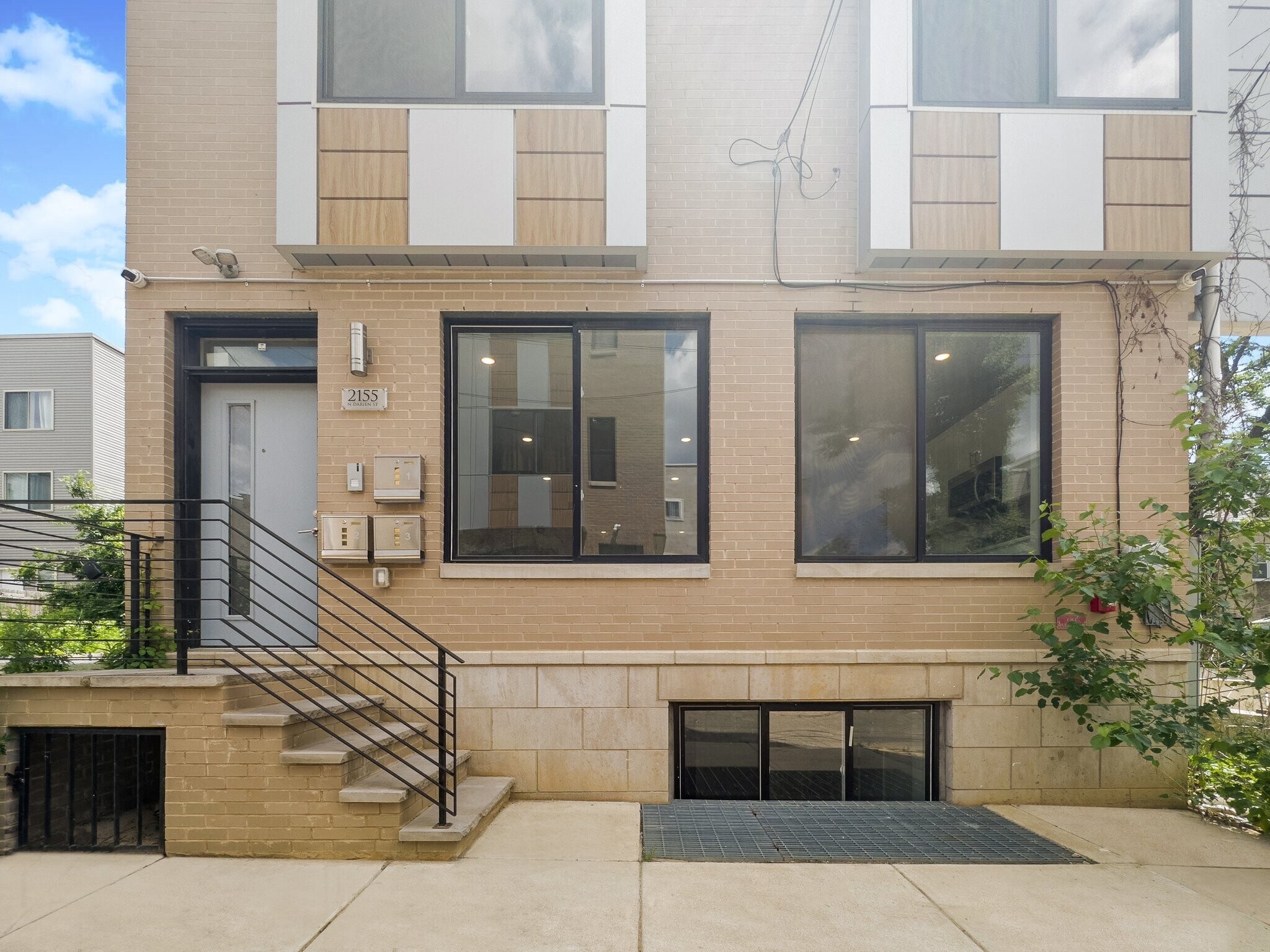 Building Photo - 2155 N Darien St