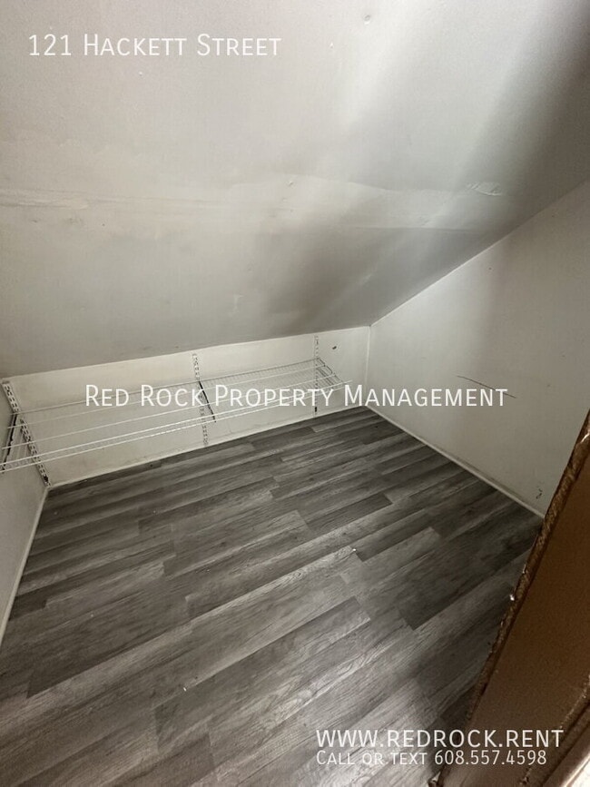 Building Photo - 121 Hackett St