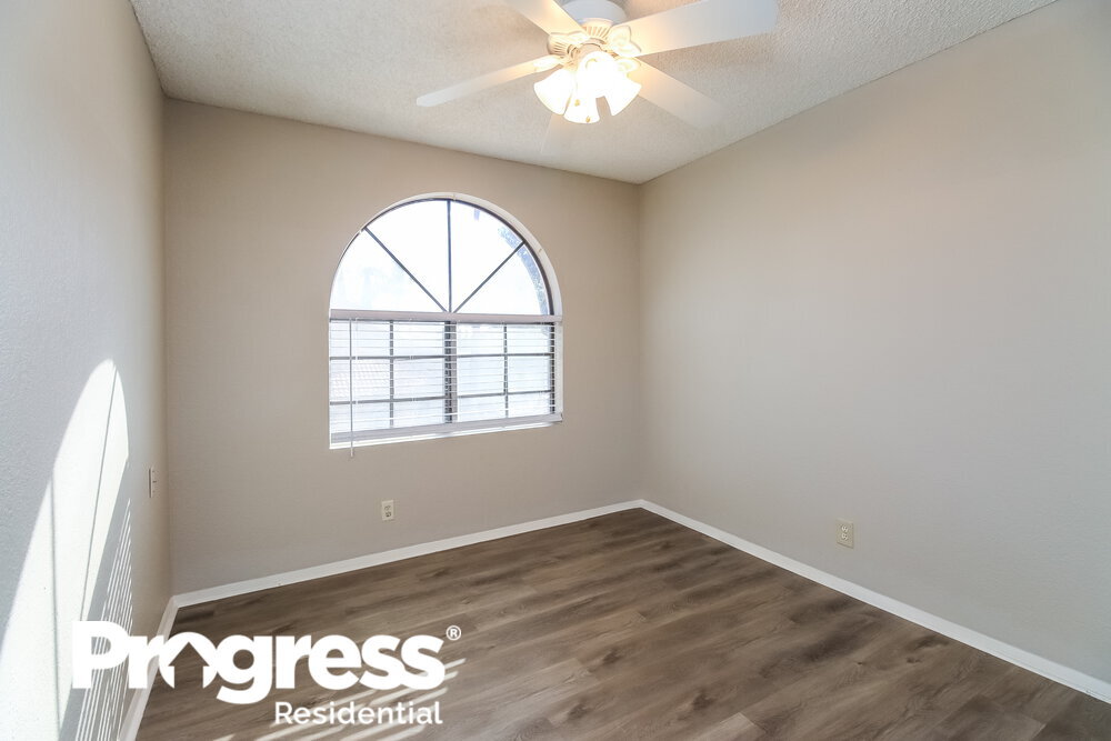 Building Photo - 1041 E Sunburst Ln