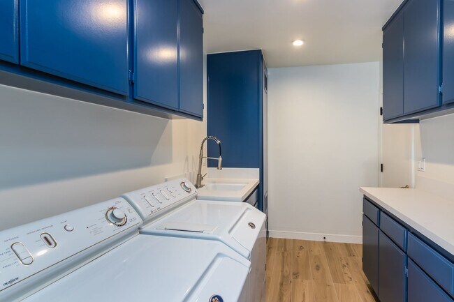 Building Photo - 32046 Kingspark Ct