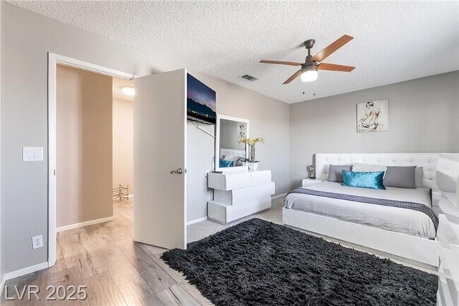 Building Photo - Beautiful 3 bedroom home ready for move-in