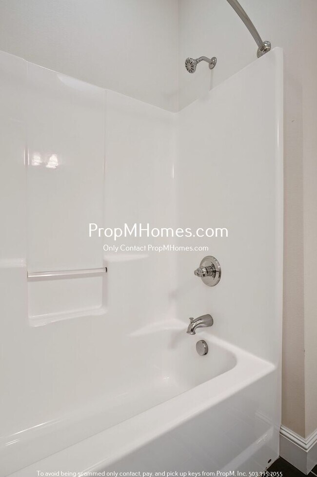 Building Photo - Beautiful Two Bedroom Townhouse In Humboldt - End Unit!