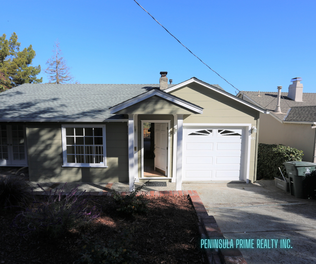 Primary Photo - Charming 3-Bedroom Home with Bonus Room in...