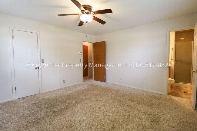 Building Photo - LARGE | 3 Bed | 2 Bath | Midtown Tulsa