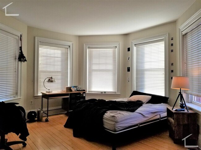 Building Photo - Packard's Corner 3 bed w/dishwasher, TONS ...