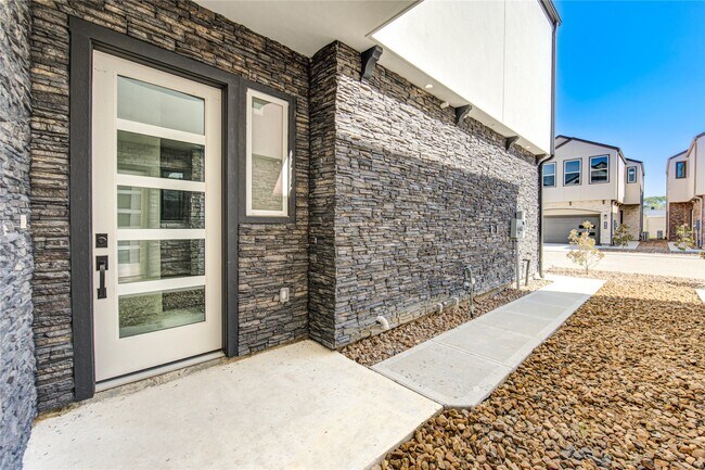 Building Photo - 2928 El Fenice Ln