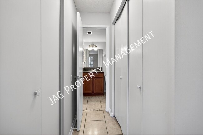 Building Photo - 482 Bentwood Ln