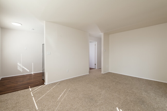 Building Photo - 569 Lee St