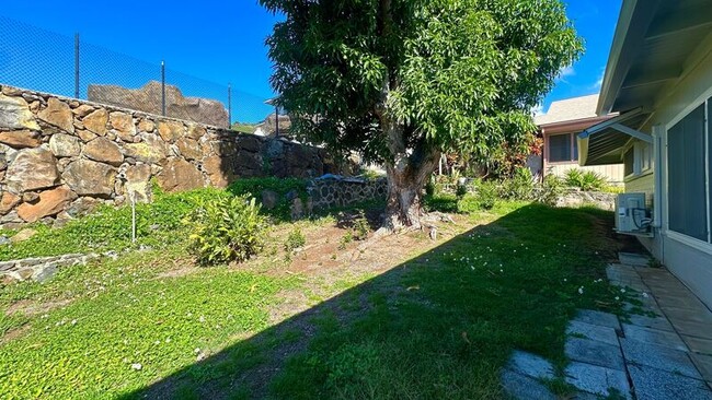 Building Photo - 2340 University Ave