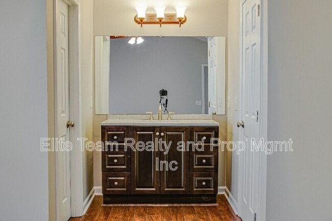 Building Photo - 2132 Mallard Woods Pl