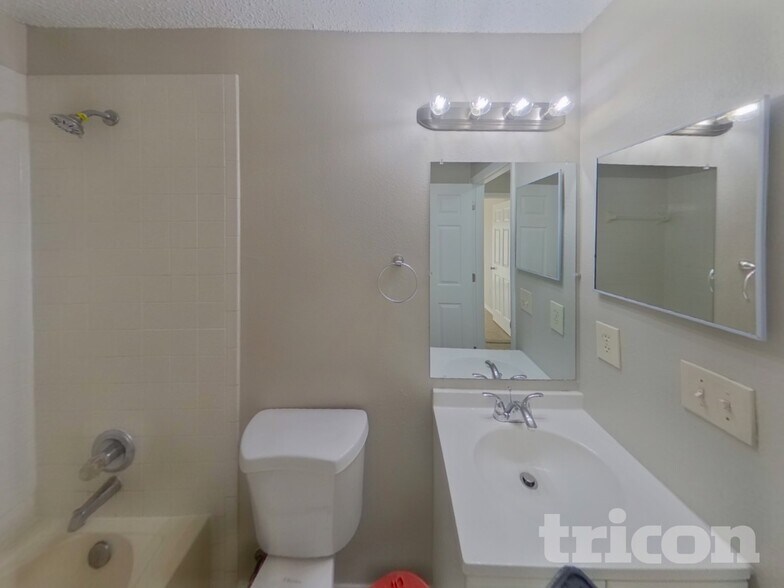 Building Photo - 4726 Bloom Dr