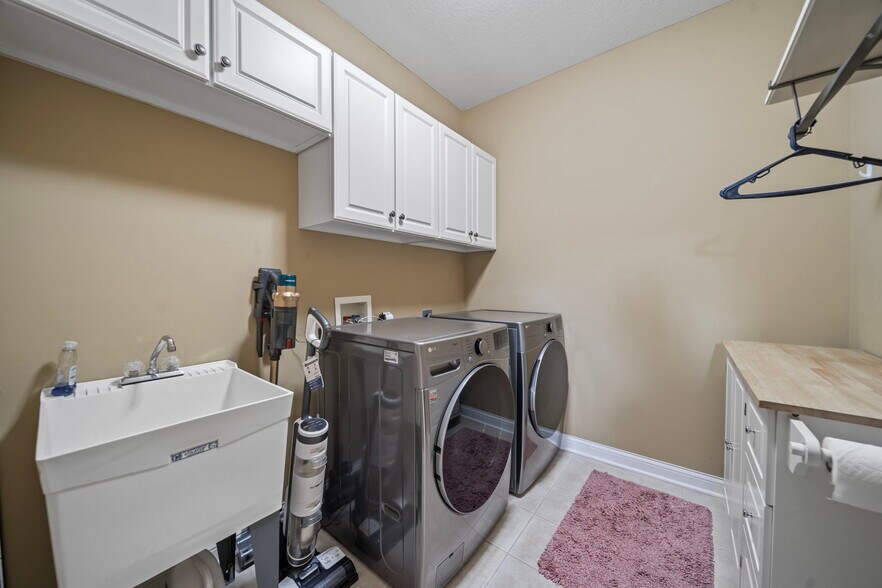 Building Photo - 4939 Stonehaven Dr