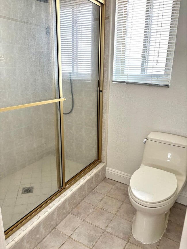 Building Photo - Welcome to this stunning 2 bedroom 2.5 bat...