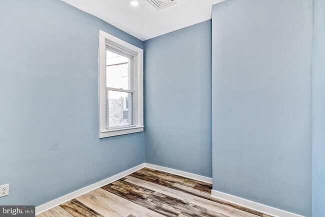 Building Photo - 2420 S Lee St