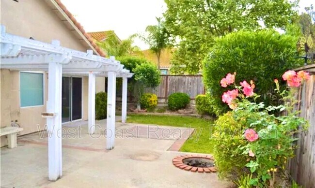 Building Photo - 27573 Dandelion Ct