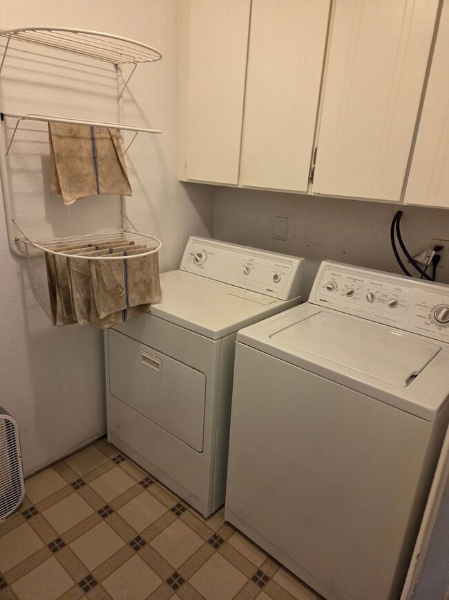 Building Photo - Available Now! East Flagstaff Home with Mo...