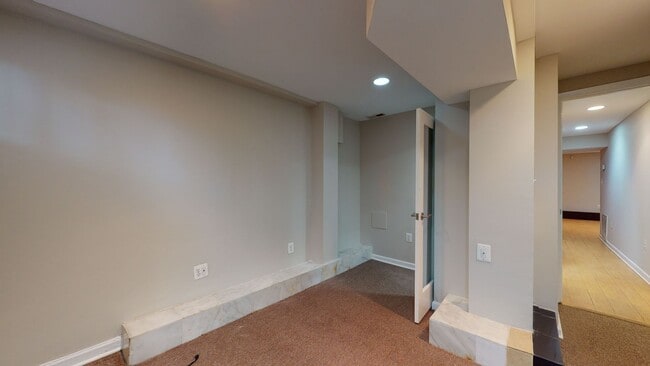 Building Photo - Spacious Two Bedroom Two Bathroom Petworth...