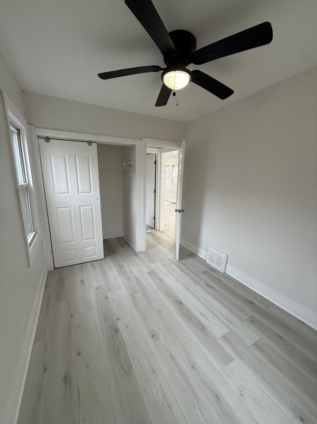 Building Photo - 2011 Grey Ave