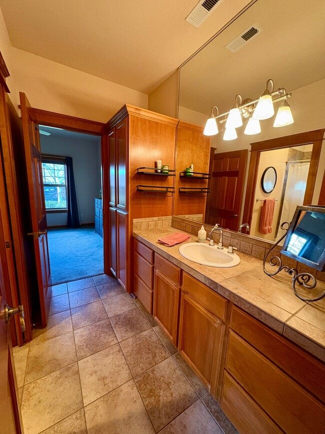 Building Photo - Spacious Luxury Home with Hardwood Floors & Outdoor Living