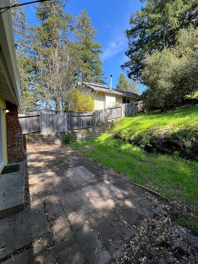 Building Photo - Charming 3bd / 2ba Long-Term Rental