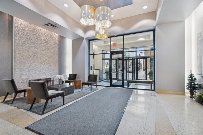 Building Photo - 435 W Erie St