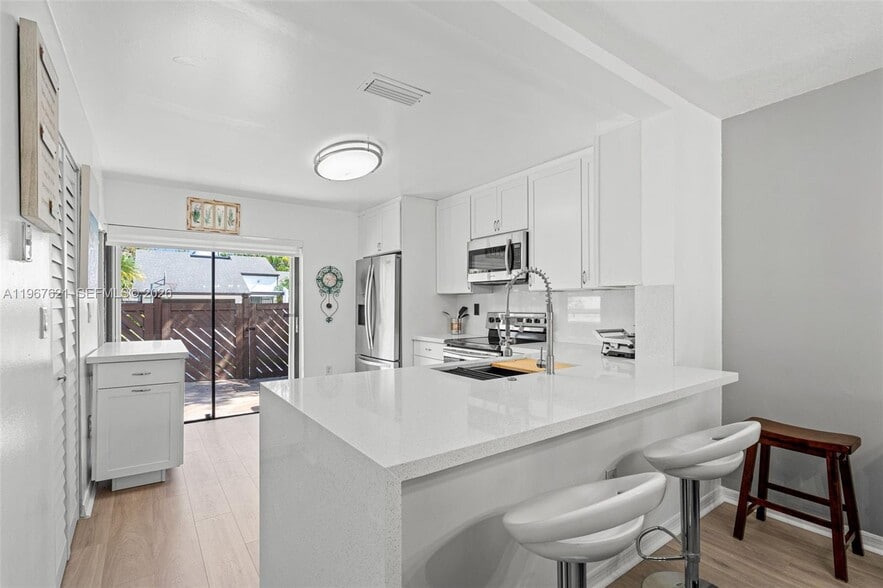 Building Photo - 9439 SW 123rd Avenue Ct