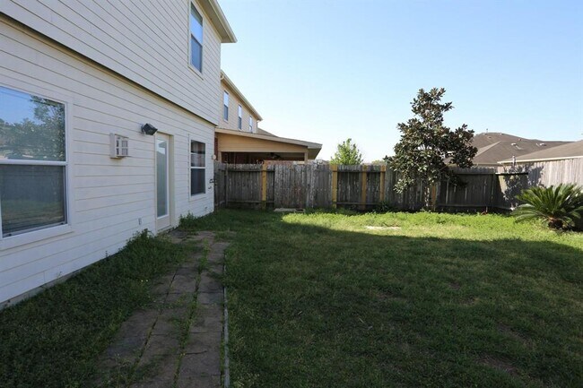 Building Photo - 422 New Hope Ln