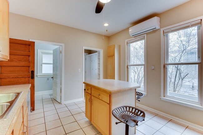 Building Photo - Gorgeous Uptown 4-bed 2-bath Single-Family House w/ Garage + Fenced-In Yard