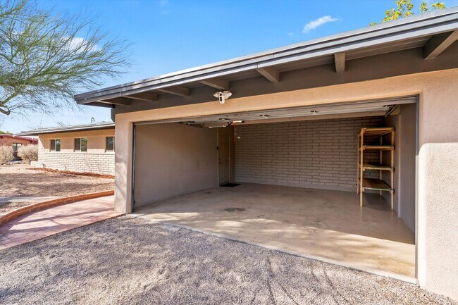 Building Photo - Charming home located in Indian Ridge Esta...
